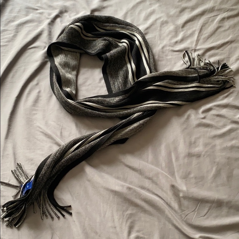 Men’s Scarf (Never worn)